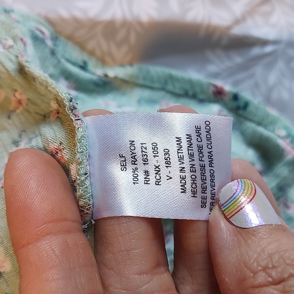 Kingston grey flutter sleeve flowy top - Picture 4 of 4